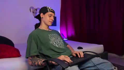 Snapshot of asmodeuszz chatting on February 14, 6:45 am asmodeuszz online show from February 14, 6:45 am