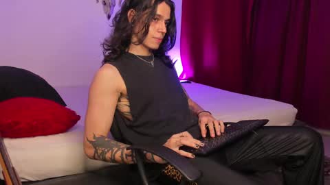 Snapshot of asmodeuszz chatting on February 15, 6:55 am asmodeuszz online show from February 15, 6:55 am