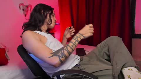 Snapshot of asmodeuszz chatting on February 19, 5:27 am asmodeuszz online show from February 19, 5:27 am