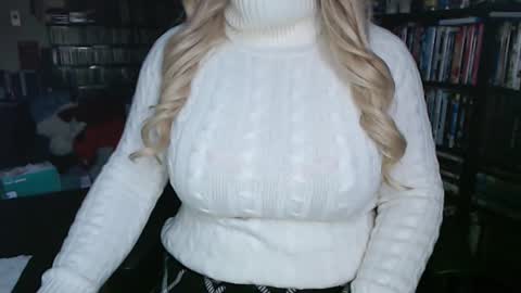 Aspen Vale online show from October 20, 9:04 pm