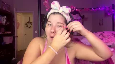 aspenandrews99 online show from April 19, 3:17 am