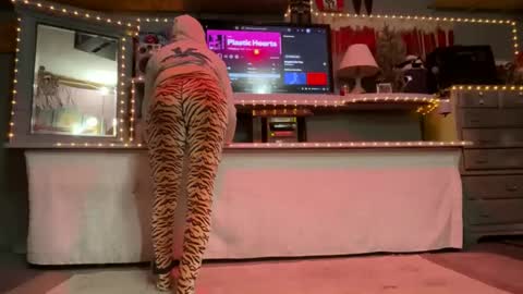 Snapshot of ass_so_sweet chatting on February 3, 7:02 am SIR WILLIAM online show from February 3, 7:02 am