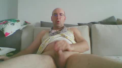 Snapshot of assbitch189 chatting on June 12, 8:24 am assbitch189 online show from June 12, 8:24 am