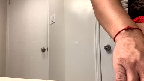 Snapshot of assloveman25 chatting on November 22, 1:37 am Linda online show from November 22, 1:37 am