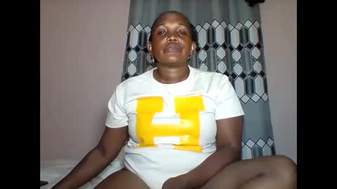 Snapshot of assqueen4 chatting on November 17, 6:24 pm FLORAH DANIEL online show from November 17, 6:24 pm