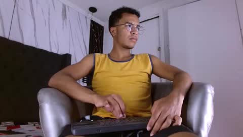 Snapshot of aston_vera chatting on November 27, 3:08 am Aston online show from November 27, 3:08 am