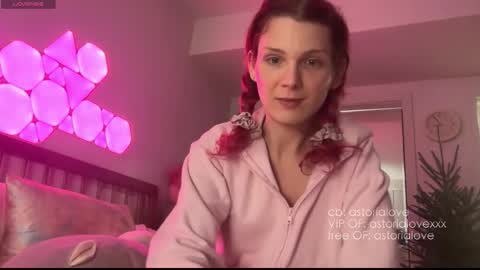 Snapshot of astorialove chatting on December 19, 2:51 am AstoriaLove online show from December 19, 2:51 am