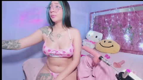 Kitty online show from November 8, 9:35 pm