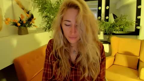 astramonroe online show from October 1, 4:29 am