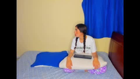 Snapshot of astredad2025 chatting on November 20, 3:07 am Mag and Molly online show from November 20, 3:07 am