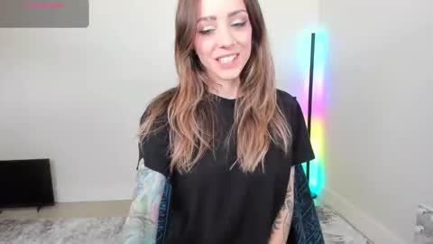 Astrid Luxe online show from June 9, 4:07 pm