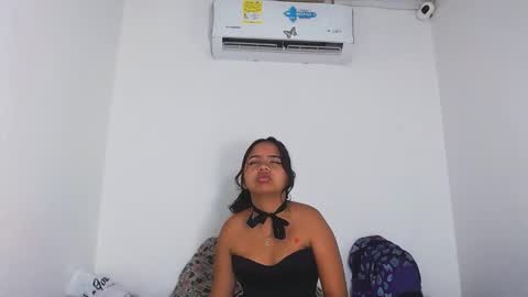 Snapshot of astridvagina18 chatting on December 13, 8:04 pm ASTRID online show from December 13, 8:04 pm