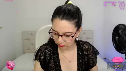 Snapshot of astrolover_ chatting on October 11, 3:39 am camila online show from October 11, 3:39 am