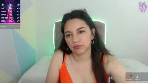 Snapshot of astrolover_ chatting on December 18, 12:27 am camila online show from December 18, 12:27 am