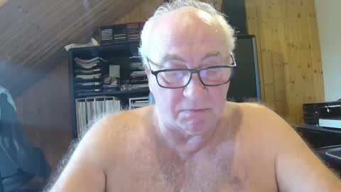 Snapshot of asusandy chatting on February 9, 12:09 pm asusandy online show from February 9, 12:09 pm