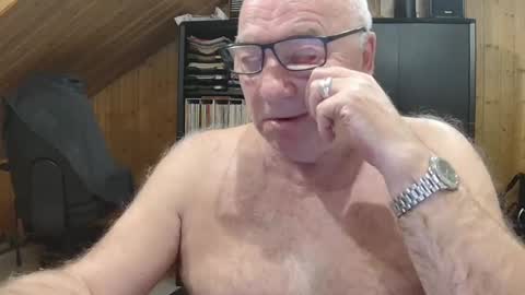 Snapshot of asusandy chatting on February 13, 10:39 pm asusandy online show from February 13, 10:39 pm