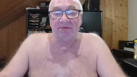 Snapshot of asusandy chatting on February 22, 9:13 pm asusandy online show from February 22, 9:13 pm