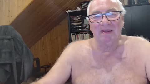 Snapshot of asusandy chatting on May 16, 12:07 am asusandy online show from May 16, 12:07 am