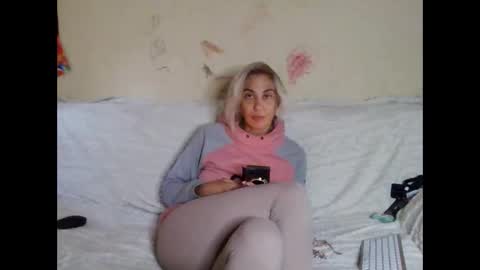 Snapshot of asyalu chatting on October 16, 10:49 am AsyaLu online show from October 16, 10:49 am