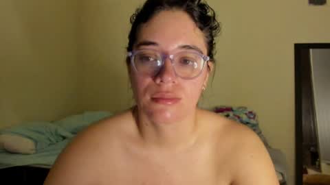 Snapshot of atenas__05 chatting on July 18, 9:24 am atenas online show from July 18, 9:24 am