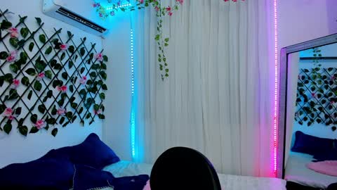 Snapshot of atenea_kros chatting on December 3, 11:11 am Atenea online show from December 3, 11:11 am