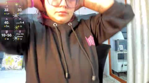 Snapshot of atennea_diiossa chatting on November 18, 11:36 am Atennea Diiossa online show from November 18, 11:36 am