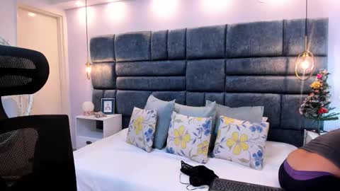 Snapshot of atennea_diiossa chatting on December 4, 11:52 am Atennea Diiossa online show from December 4, 11:52 am