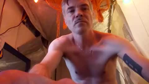 jonnyandrew online show from November 10, 4:00 am