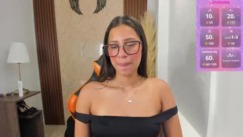 Snapshot of atiena_ chatting on May 25, 7:09 pm Atiena online show from May 25, 7:09 pm