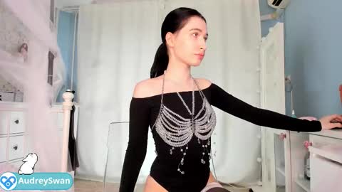 Snapshot of audrey_swann chatting on October 12, 10:36 am Mary online show from October 12, 10:36 am