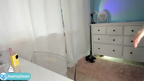 Snapshot of audrey_swann chatting on October 15, 10:48 am Mary online show from October 15, 10:48 am