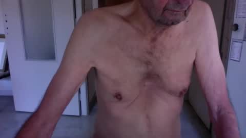 Snapshot of auguste061400 chatting on December 12, 10:13 am auguste061400 online show from December 12, 10:13 am