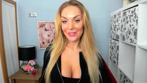 Snapshot of aullorasensual chatting on December 18, 10:46 pm AulloraSensual online show from December 18, 10:46 pm