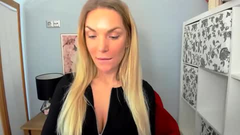 Snapshot of aullorasensual chatting on December 30, 10:21 am AulloraSensual online show from December 30, 10:21 am