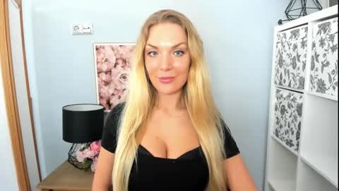 Snapshot of aullorasensual chatting on February 28, 5:04 pm AulloraSensual online show from February 28, 5:04 pm