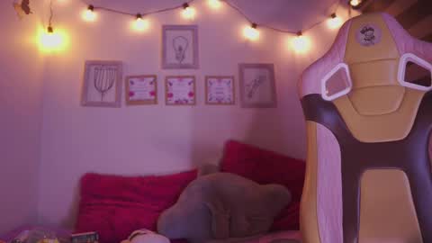 Snapshot of aura_rouss chatting on November 14, 12:20 am aura_rouss online show from November 14, 12:20 am