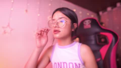 Snapshot of aura_rouss chatting on November 27, 12:56 am aura_rouss online show from November 27, 12:56 am