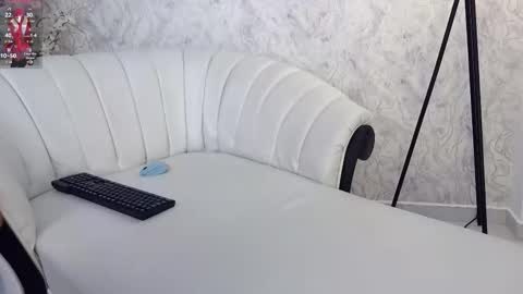 Aura sanders online show from November 24, 12:16 pm