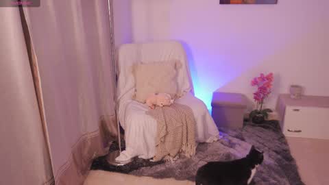        . online show from October 1, 11:44 pm