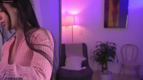 Snapshot of aura_sensual chatting on June 19, 12:37 am . online show from June 19, 12:37 am