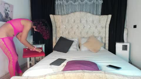 Snapshot of aura_sterling chatting on June 8, 10:59 am Aura online show from June 8, 10:59 am
