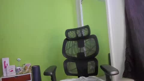Snapshot of auradivina2 chatting on May 29, 11:14 pm Aura Divina online show from May 29, 11:14 pm