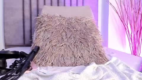 Aura Stone online show from December 6, 9:57 pm