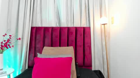 Aura Stone online show from December 7, 4:47 pm