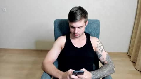 Snapshot of aurelius_x1 chatting on February 15, 10:39 pm Maks online show from February 15, 10:39 pm