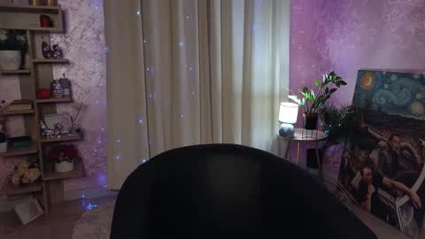 Snapshot of aurora_aksness chatting on December 16, 3:32 pm Aurora online show from December 16, 3:32 pm