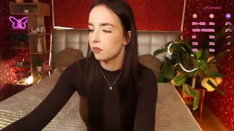 Snapshot of aurora_aksness chatting on February 2, 5:37 pm Aurora online show from February 2, 5:37 pm