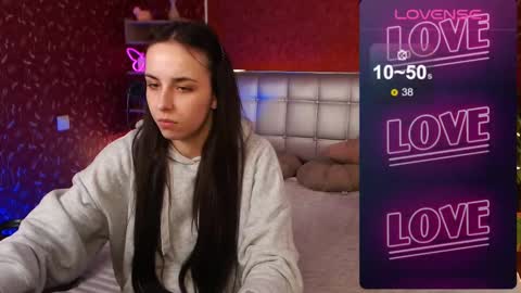 Snapshot of aurora_aksness chatting on February 12, 2:43 pm Aurora online show from February 12, 2:43 pm