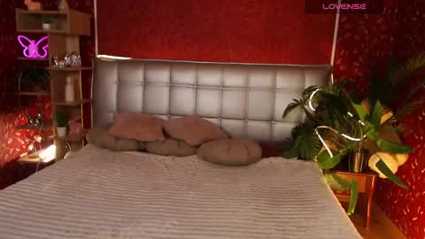 Snapshot of aurora_aksness chatting on February 27, 3:15 pm Aurora online show from February 27, 3:15 pm