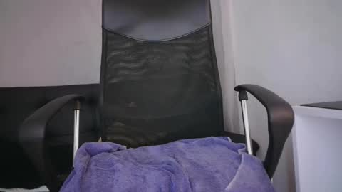 Snapshot of aurora_ath chatting on December 3, 7:32 am Aurora ath online show from December 3, 7:32 am